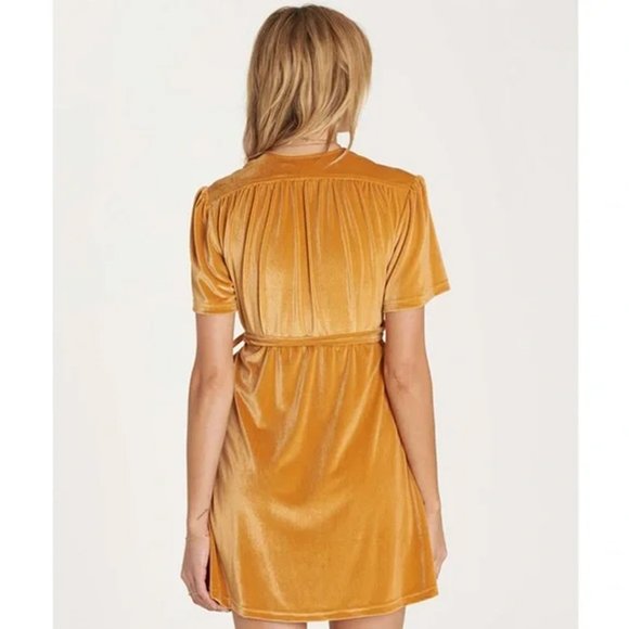 ⚡️BILLABONG • Lush for Life Gold/ Mustard Velvet Wrap Mini Dress • Size … - Picture 3 of 8